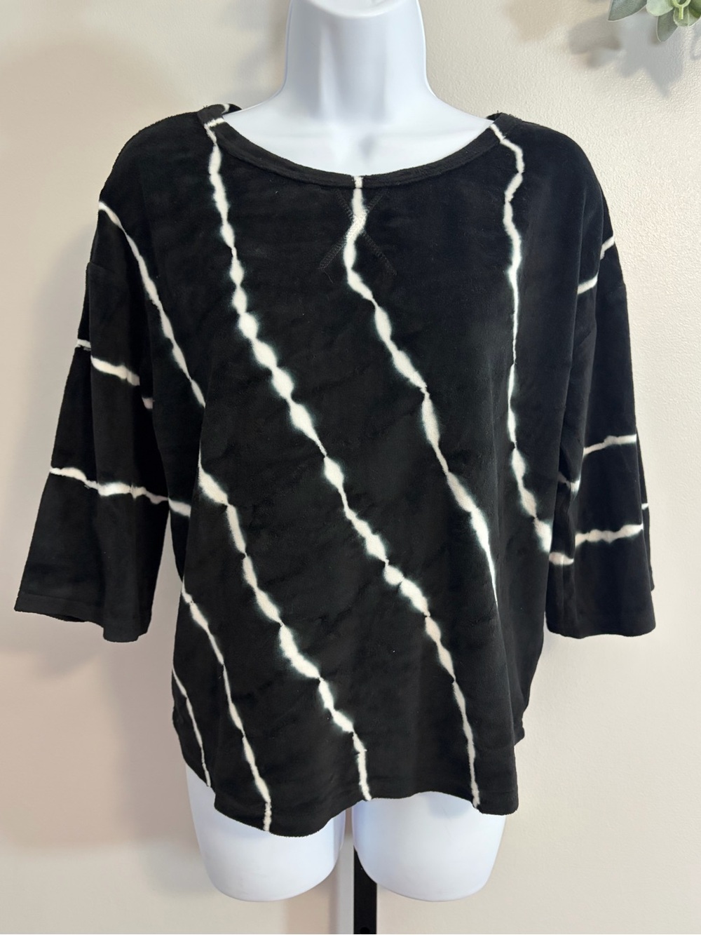 NWT Umgee Black & White Diagonal Tie-Dye Scoop Neck Velour Top